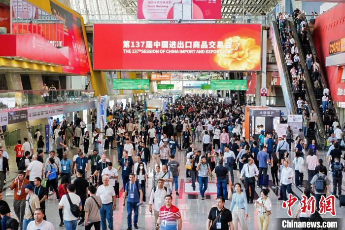 Smart Manufacturing QGM brilla en la Feria Canton | QGM compartir que el mundo vea el poder de las máquinas de ladrillo chinas