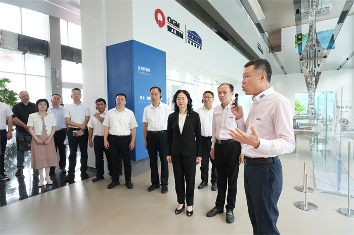 El vicegobernador Jiang Erxiong dirigió un equipo para investigar Quangong Machinery Co., Ltd para ayudar a Quanzhou a construir una ciudad de fabricación inteligente