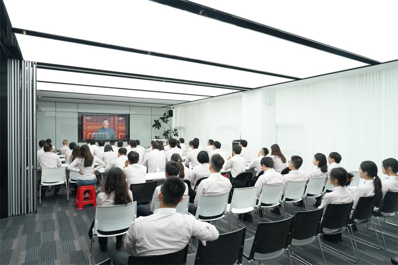 Diez años de altibajos, 1.400 millones de corazones: QGM comparte la gloria con la patria