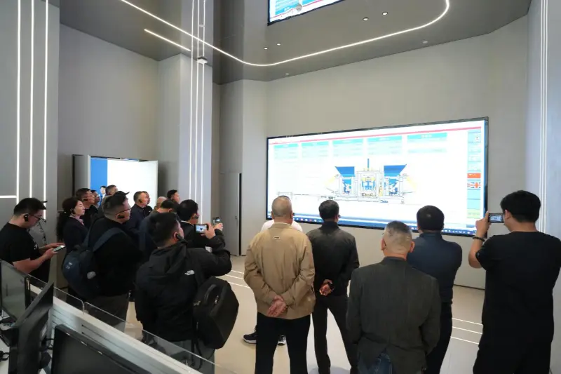 Se celebró en Quanzhou la segunda reunión del Consejo Permanente de la octava sesión de la Asociación de Bloques de Construcción de China; Quangong Machinery Co., Ltd. contribuye al intercambio y desarrollo de la industria.